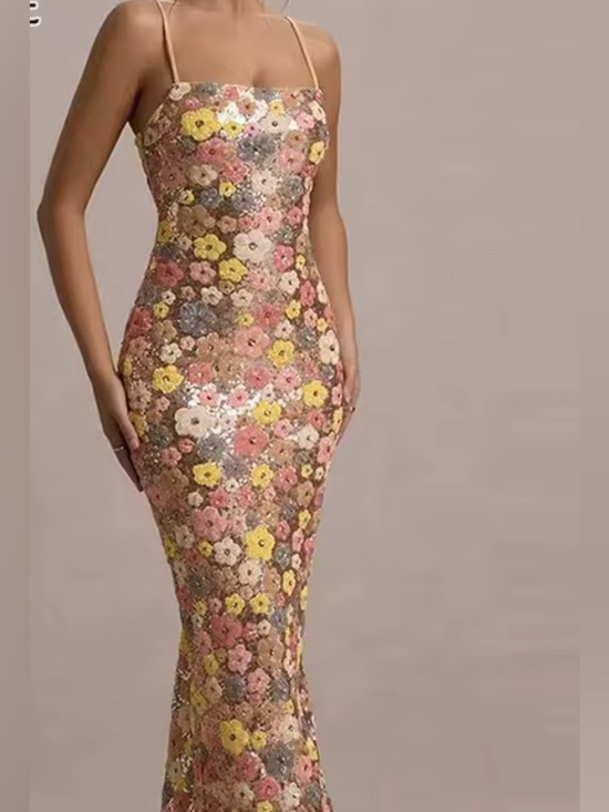 Dresses & Skirts - NEW $168 Sequin Floral Slip Dress